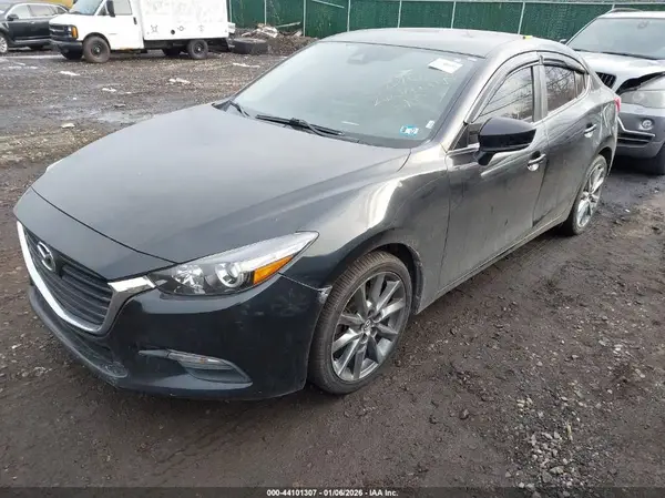 3MZBN1V32JM209156 2018 MAZDA 3 - Image 2