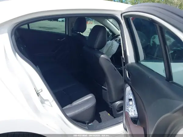 3MZBN1V32JM216852 2018 MAZDA 3 - Image 8