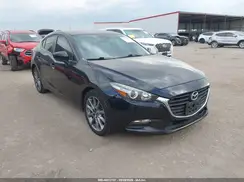 3MZBN1V32JM224031 2018 MAZDA 3