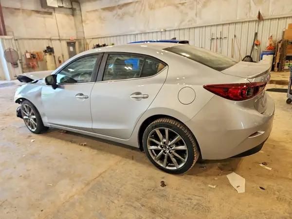 3MZBN1V32JM240620 2018 MAZDA 3 - Image 2