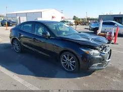 3MZBN1V32JM241282 2018 MAZDA 3