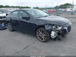 3MZBN1V32JM261581 2018 MAZDA 3