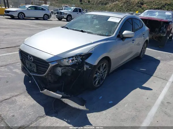 3MZBN1V33JM166950 2018 MAZDA 3 - Image 2