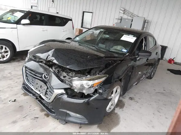 3MZBN1V33JM168049 2018 MAZDA 3 - Image 2