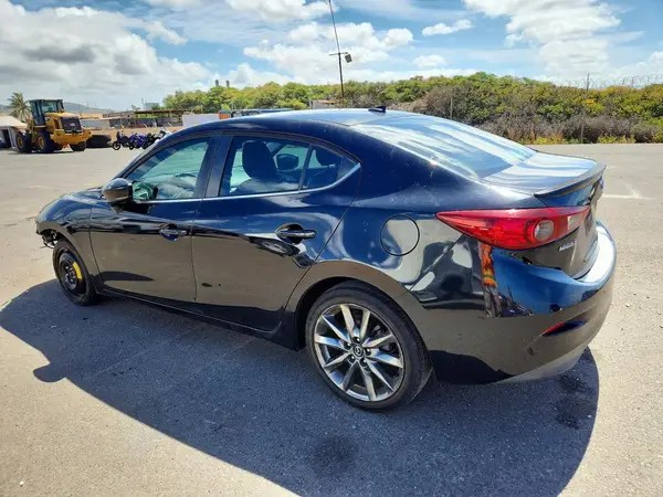3MZBN1V33JM174840 2018 MAZDA 3 - Image 2
