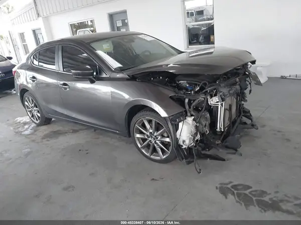 3MZBN1V33JM175924 2018 MAZDA 3 - Image 1