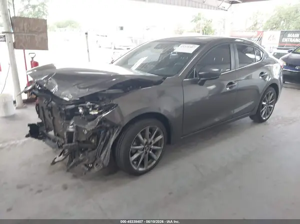 3MZBN1V33JM175924 2018 MAZDA 3 - Image 2