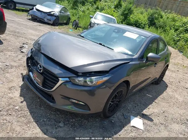 3MZBN1V33JM176197 2018 MAZDA 3 - Image 2