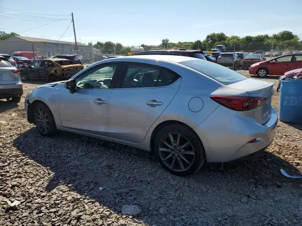 3MZBN1V33JM181075 2018 MAZDA 3 - Image 2