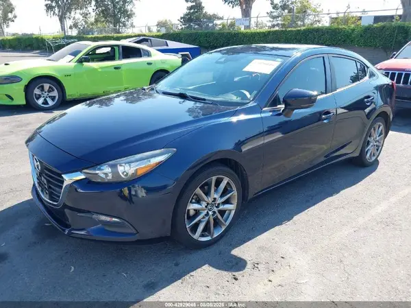 3MZBN1V33JM183666 2018 MAZDA 3 - Image 2