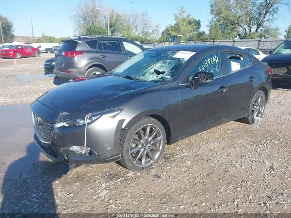 3MZBN1V33JM185188 2018 MAZDA 3 - Image 2