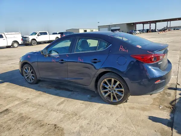 3MZBN1V33JM185868 2018 MAZDA 3 - Image 2