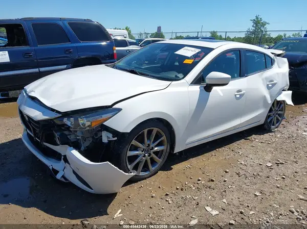 3MZBN1V33JM189869 2018 MAZDA 3 - Image 2
