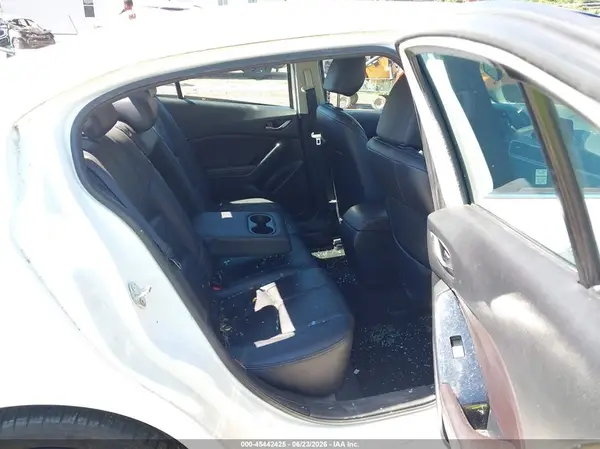 3MZBN1V33JM189869 2018 MAZDA 3 - Image 8