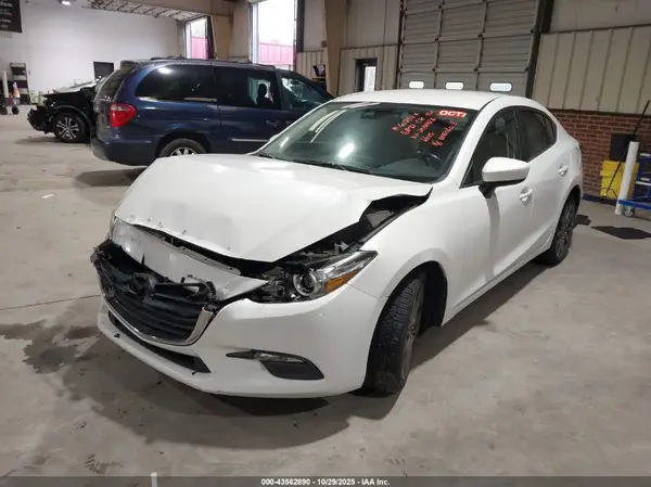 3MZBN1V33JM203107 2018 MAZDA 3 - Image 2