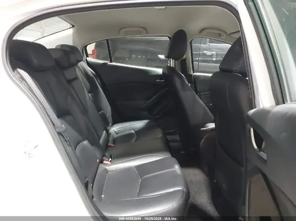 3MZBN1V33JM203107 2018 MAZDA 3 - Image 8