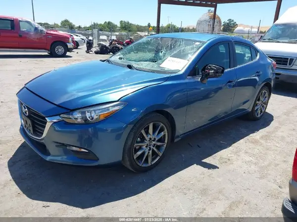 3MZBN1V33JM204161 2018 MAZDA 3 - Image 2