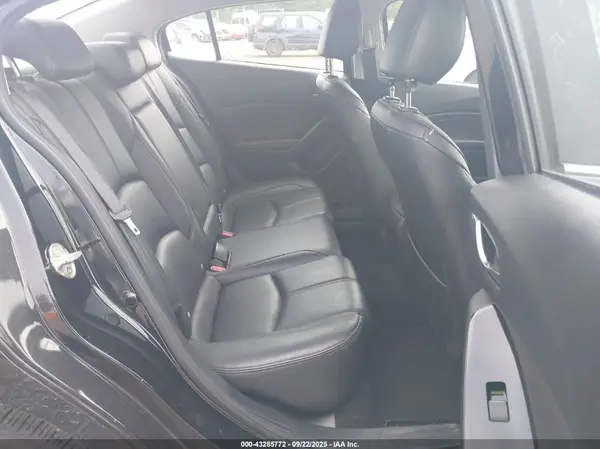 3MZBN1V33JM206542 2018 MAZDA 3 - Image 8
