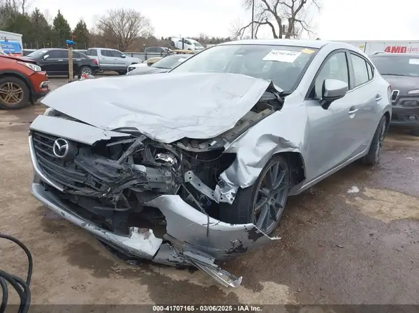 3MZBN1V33JM207268 2018 MAZDA 3 - Image 2