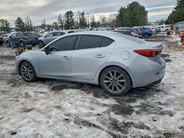 3MZBN1V33JM207335 2018 MAZDA 3 - Image 2