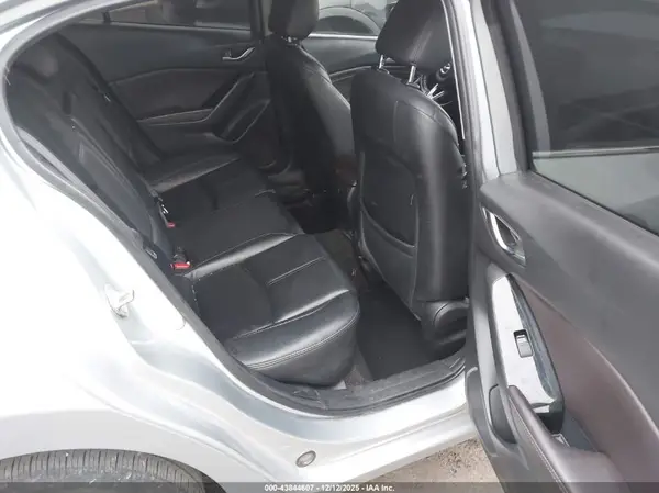 3MZBN1V33JM208226 2018 MAZDA 3 - Image 8