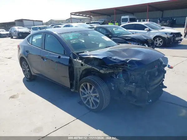 3MZBN1V33JM210607 2018 MAZDA 3 - Image 1