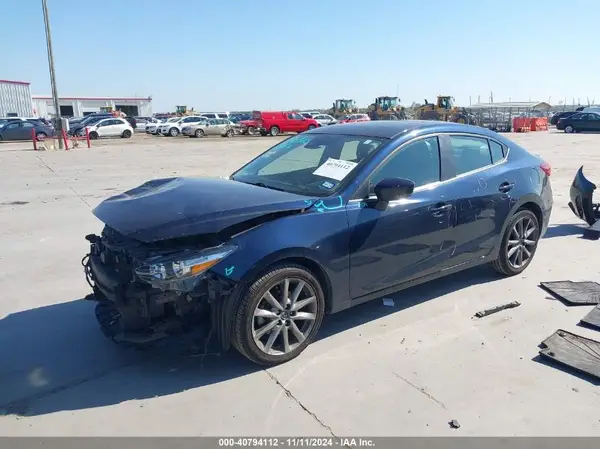3MZBN1V33JM210607 2018 MAZDA 3 - Image 2