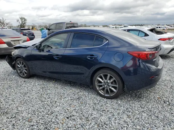 3MZBN1V33JM211174 2018 MAZDA 3 - Image 2