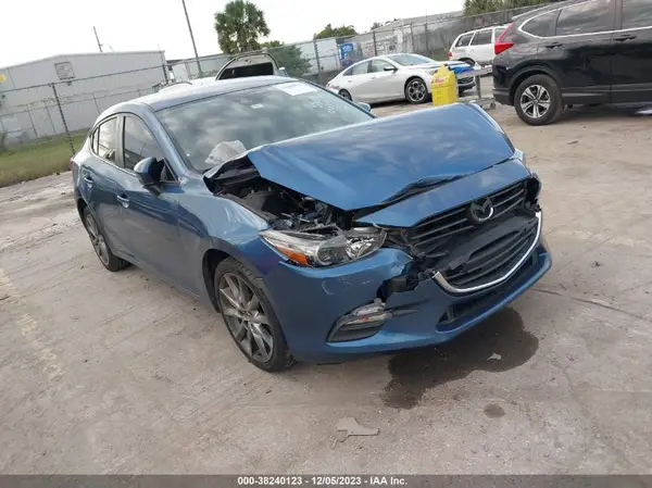 3MZBN1V33JM214656 2018 MAZDA 3 - Image 1