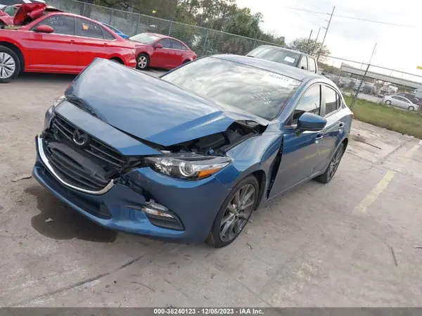 3MZBN1V33JM214656 2018 MAZDA 3 - Image 2