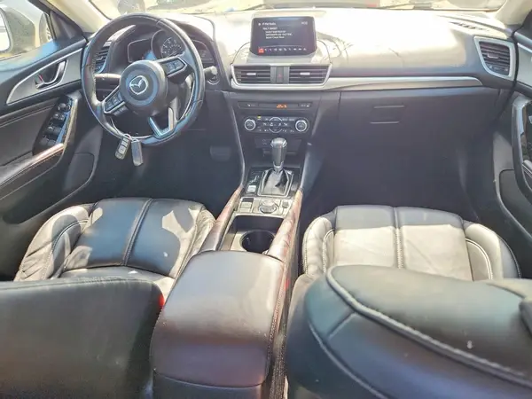 3MZBN1V33JM215399 2018 MAZDA 3 - Image 8