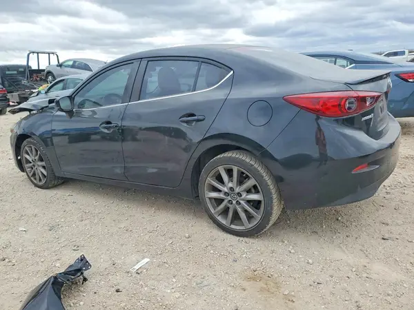 3MZBN1V33JM222997 2018 MAZDA 3 - Image 2