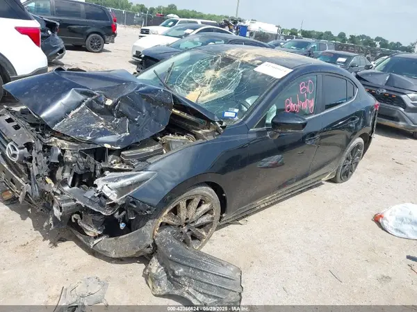 3MZBN1V33JM250329 2018 MAZDA 3 - Image 2