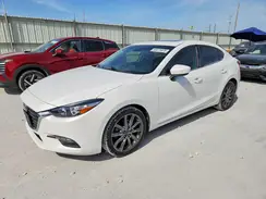 3MZBN1V33JM256583 2018 MAZDA 3