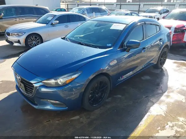 3MZBN1V33JM257815 2018 MAZDA 3 - Image 2