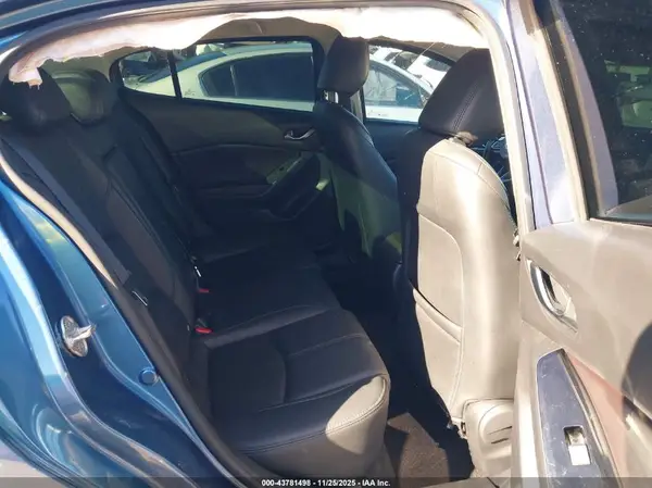 3MZBN1V33JM257815 2018 MAZDA 3 - Image 8