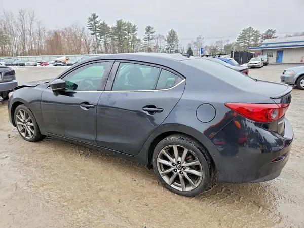 3MZBN1V33JM258477 2018 MAZDA 3 - Image 2