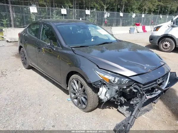 3MZBN1V33JM260505 2018 MAZDA 3 - Image 1