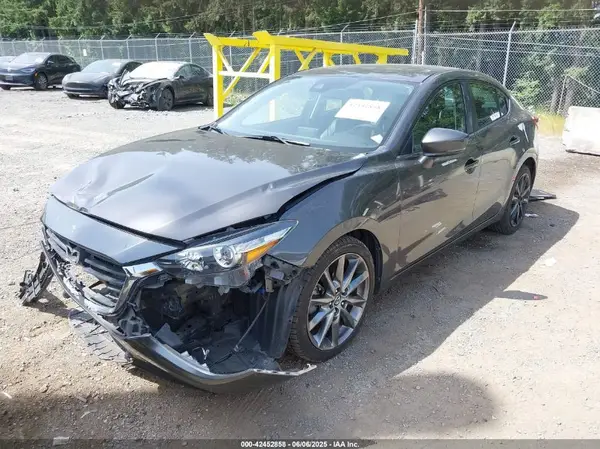 3MZBN1V33JM260505 2018 MAZDA 3 - Image 2