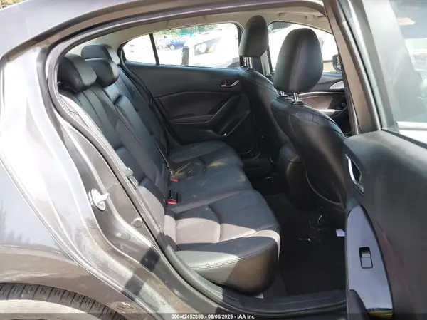 3MZBN1V33JM260505 2018 MAZDA 3 - Image 8