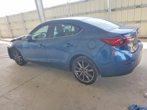 3MZBN1V33JM265378 2018 MAZDA 3 - Image 2