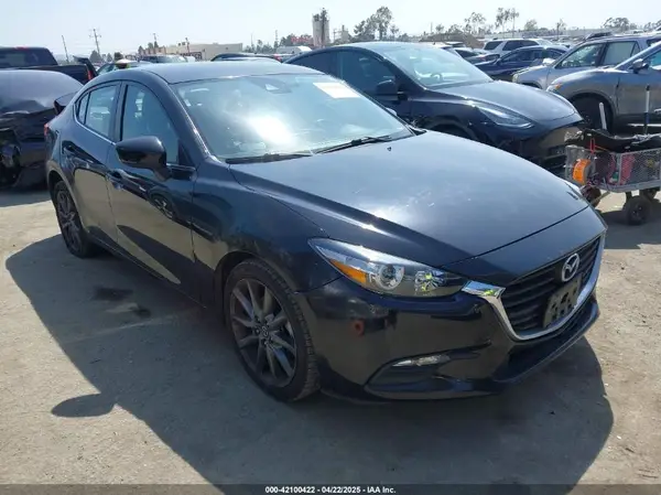 3MZBN1V33JM276803 2018 MAZDA 3 - Image 1
