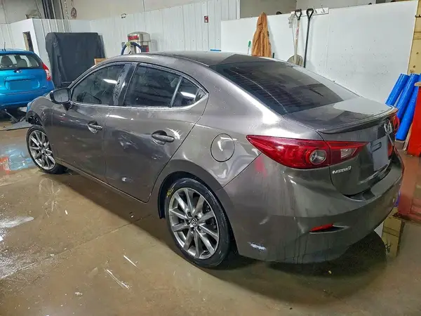 3MZBN1V34JM164933 2018 MAZDA 3 - Image 2