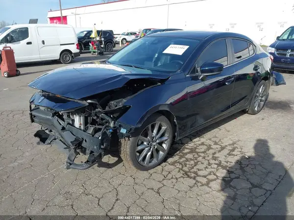 3MZBN1V34JM176015 2018 MAZDA 3 - Image 2