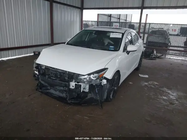 3MZBN1V34JM180047 2018 MAZDA 3 - Image 2