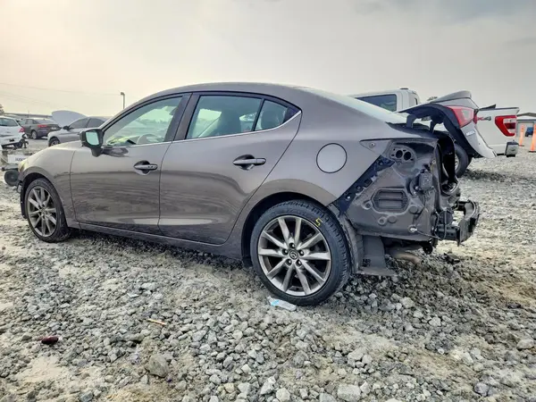 3MZBN1V34JM187323 2018 MAZDA 3 - Image 2