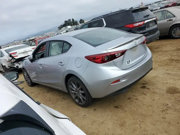 3MZBN1V34JM199049 2018 MAZDA 3 - Image 2