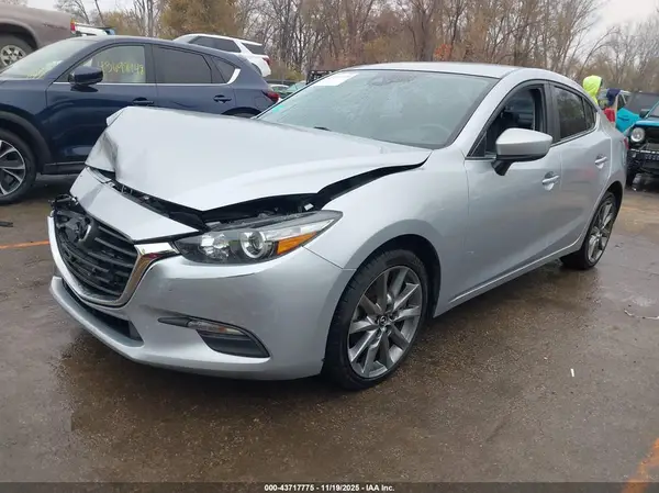 3MZBN1V34JM200264 2018 MAZDA 3 - Image 2