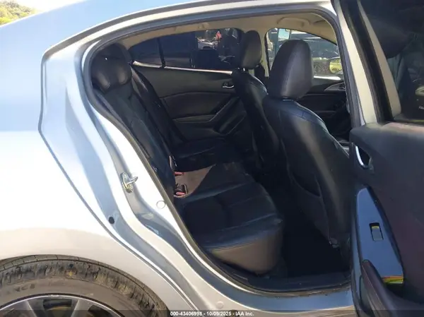 3MZBN1V34JM200605 2018 MAZDA 3 - Image 8