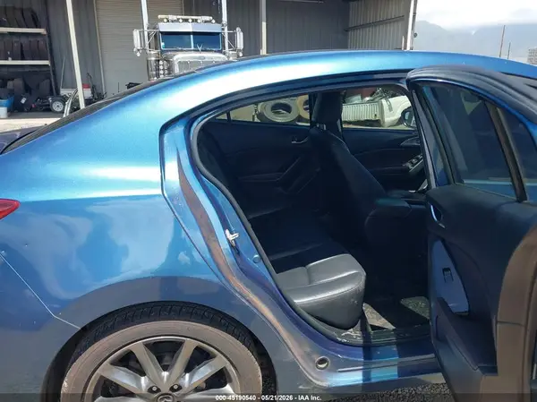 3MZBN1V34JM204363 2018 MAZDA 3 - Image 8